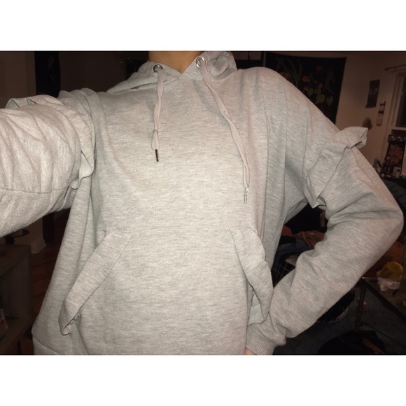SLIGHTLY CROPPED GREY RUFFLE HOODIE - Picture 3 of 4